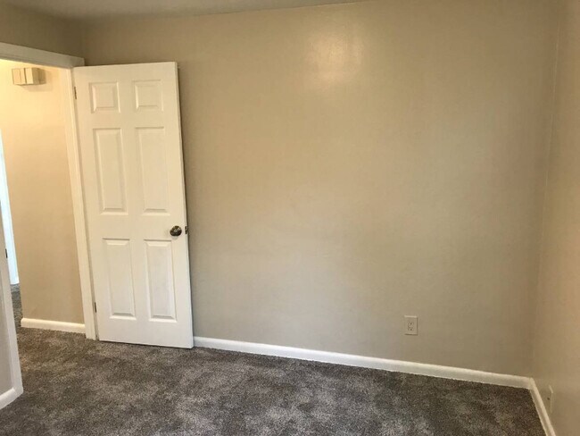 Building Photo - 4637 Southern Blvd