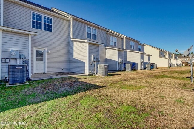 Building Photo - 202 Bridgewood Dr