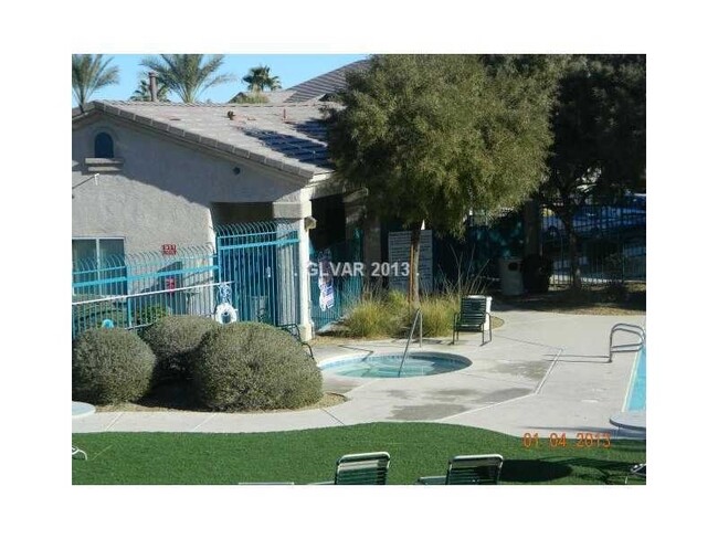 Building Photo - CLEAN, move in ready~GATED and super COMMU...