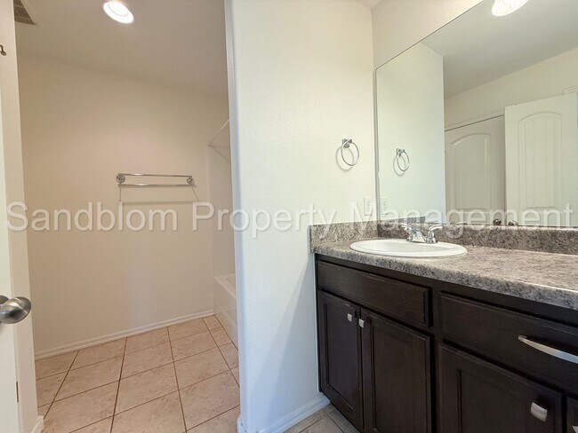 Building Photo - For Lease | Jenks | Available Now!