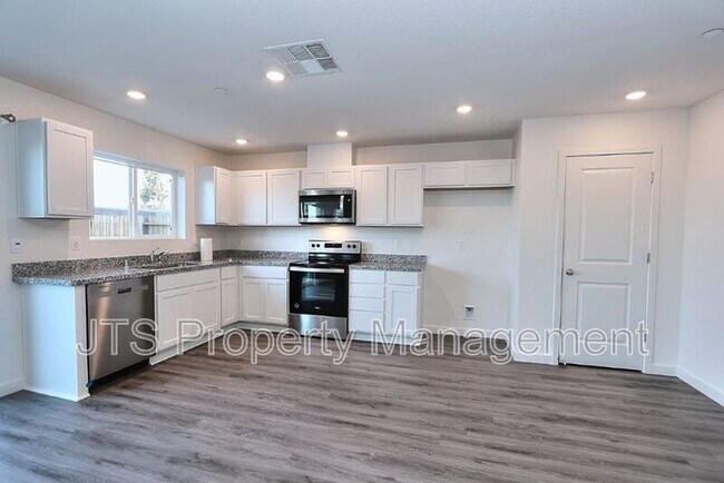 Building Photo - 2097 Shady Tree Cir