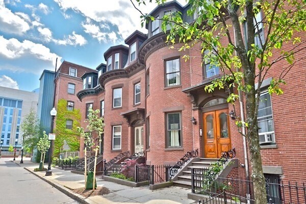 Building Photo - 103 E Brookline St