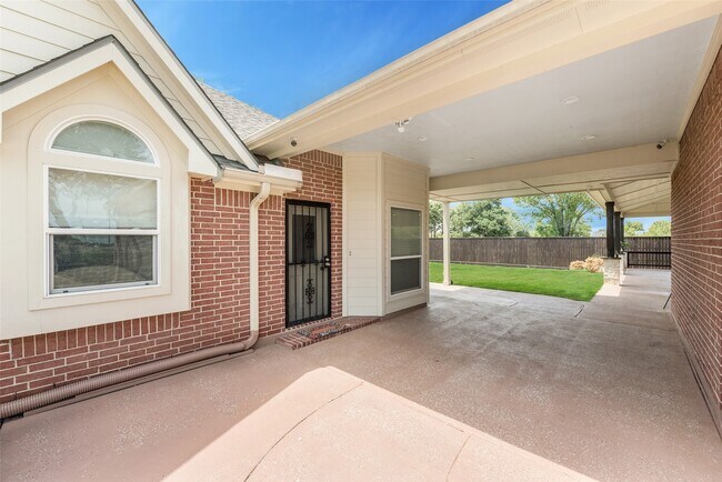 Building Photo - 30062 N Fulshear Dr