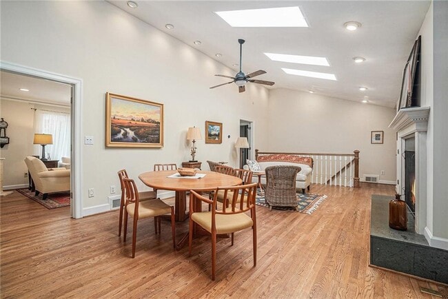 Building Photo - 1620 Stonecliff Dr