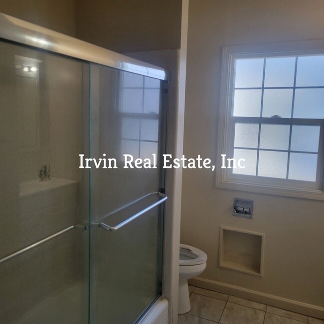 Building Photo - 3 bedroom,1 Bath