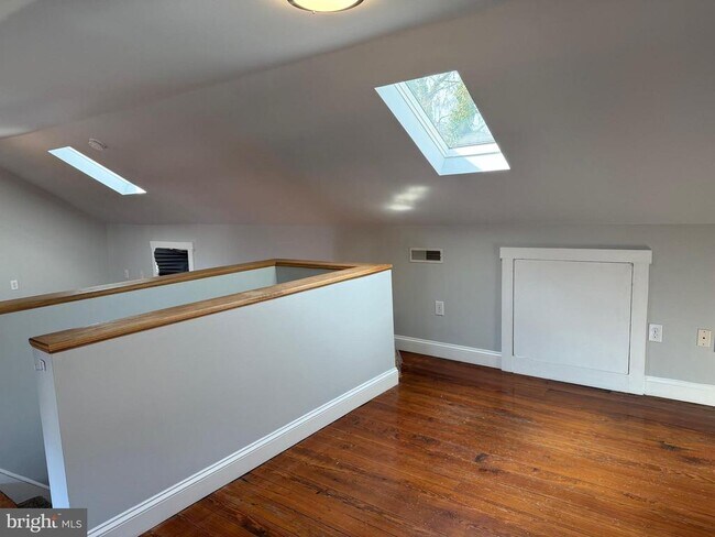 Building Photo - 9 Cedar Ave