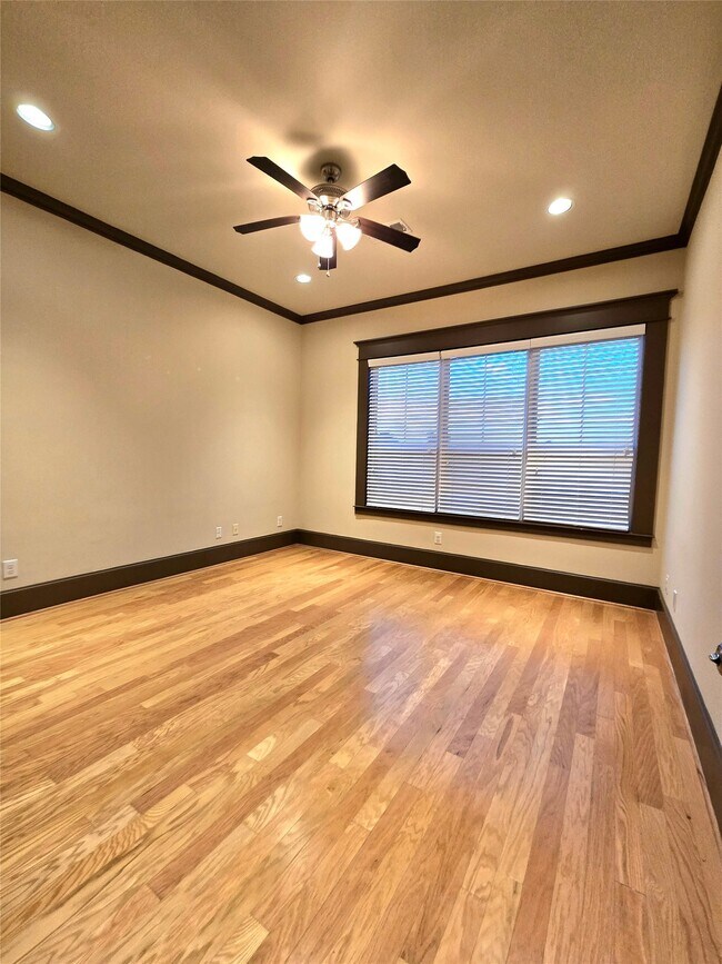Building Photo - 855 Mathis St