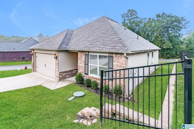 Building Photo - 11 Cottage Ln