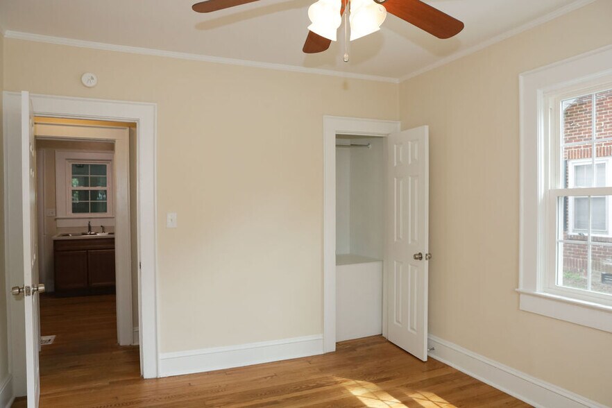 Building Photo - 603 Mayflower Dr