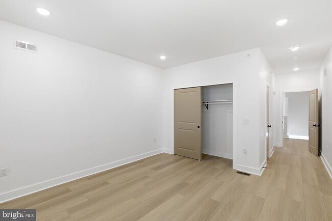 Building Photo - 2310 N Sydenham St