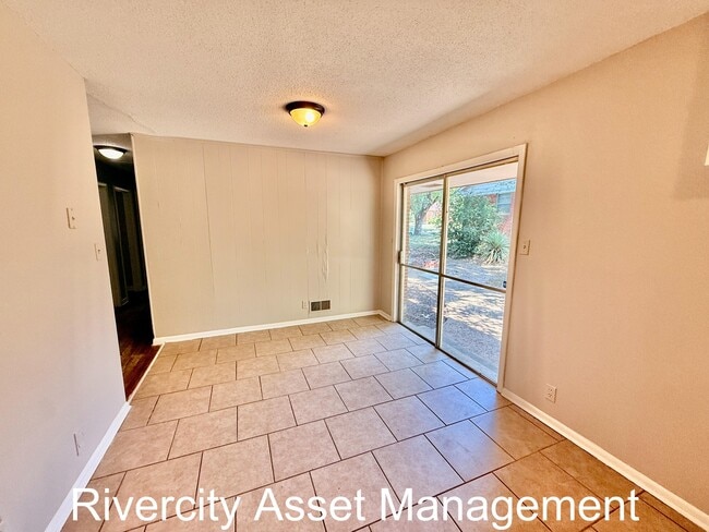 Building Photo - 5060 Childs Dr