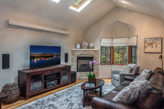 Building Photo - 2505 2nd Ave