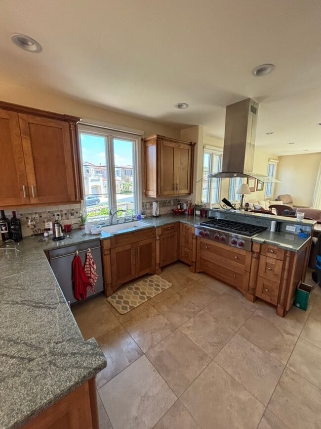 Building Photo - Beautiful 3BD 3.5BA House in La Jolla