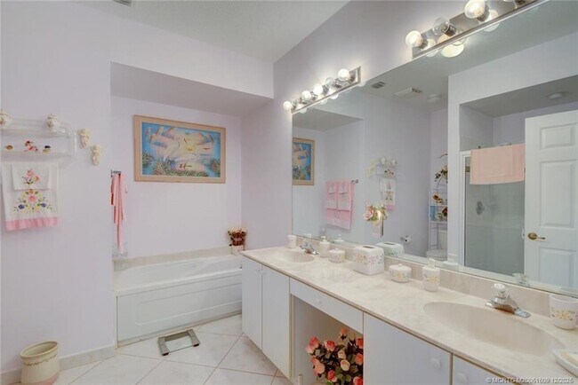 Building Photo - 6789 SE Warwick Ln