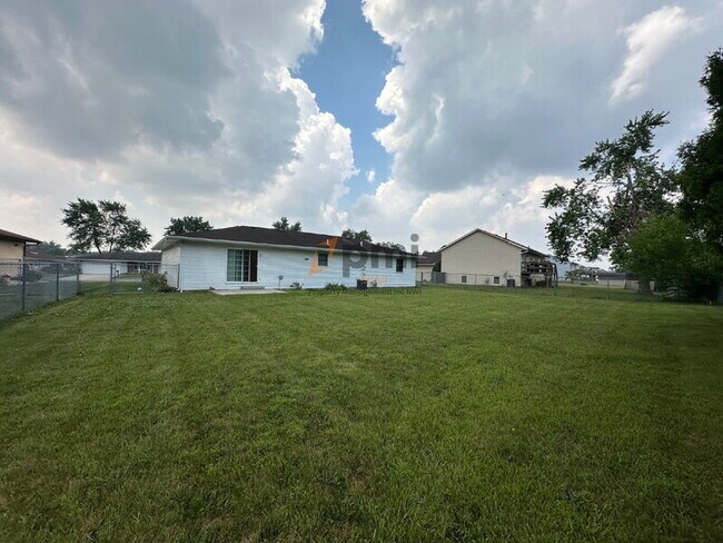 Building Photo - 2836 W 63rd Ln