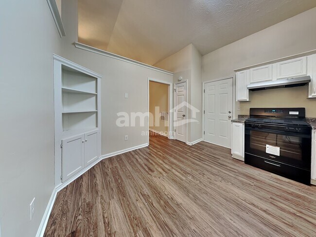 Building Photo - 3670 Sugarbrook Dr