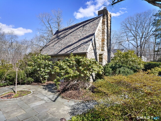 Building Photo - 212 New Canaan Ave