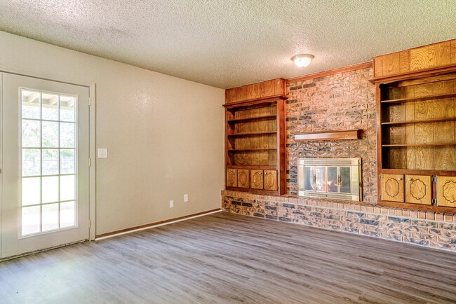 Building Photo - 5520 Evanbrook Terrace