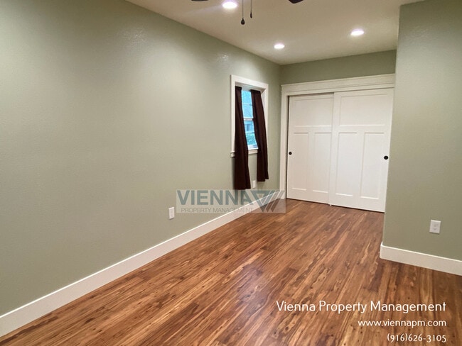 Building Photo - 5668 11th Ave