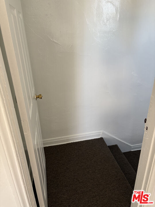 Building Photo - 1050 W 60th Pl