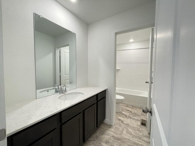 Building Photo - 4322 Fellows Dr