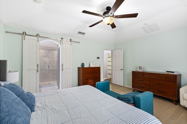 Building Photo - NW Westchester 4 Bedroom 2 Bath Home