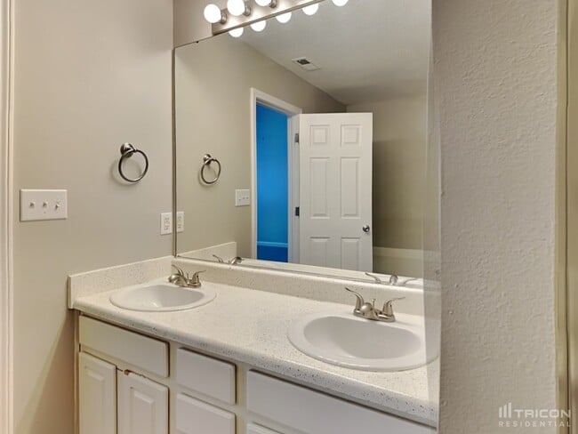 Building Photo - 3856 Candle Berry Dr