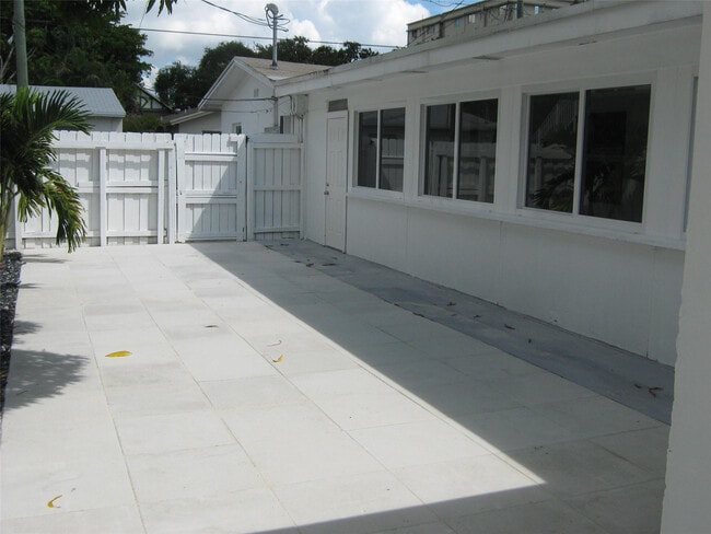 Building Photo - 1841 Adams St