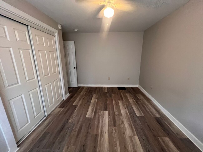 Building Photo - Carnegie - 1 Bedroom 1 Bathroom - Updated ...