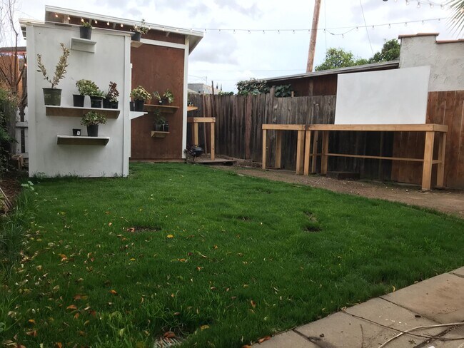 Building Photo - 2556 W Ramona Rd