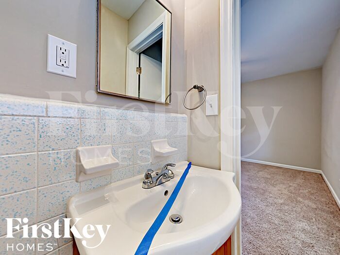 Building Photo - 2672 Lilac Dr