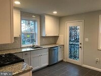 Building Photo - 1627 Quarter Ave