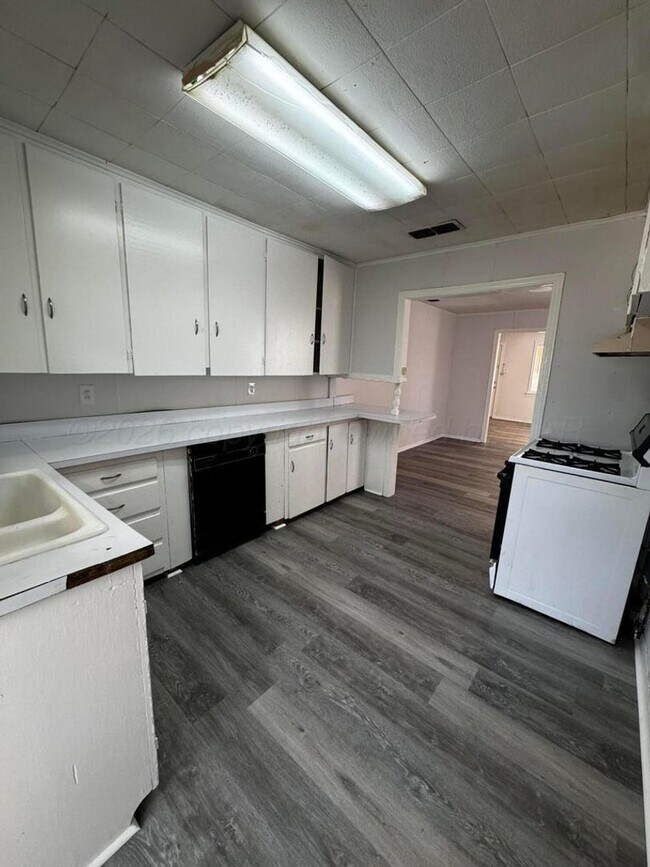 Building Photo - 3/1.5 ready to move in