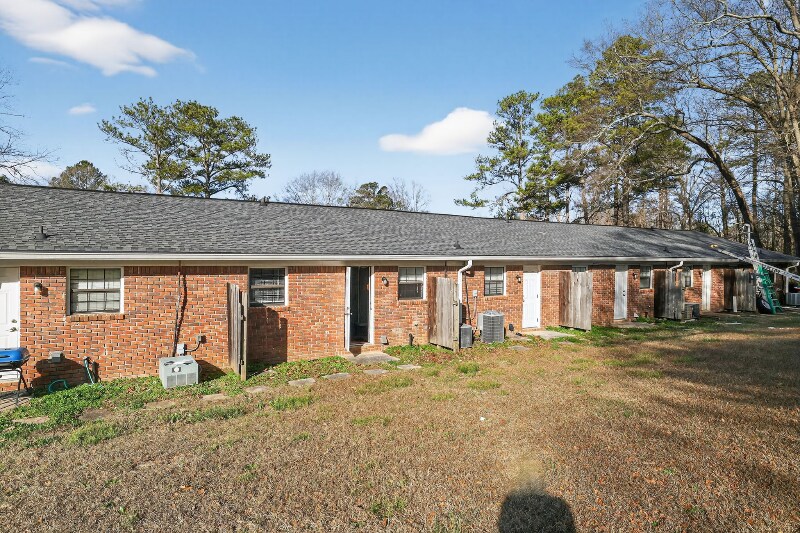 Building Photo - 3681 Lynn Dr