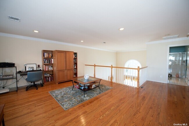 Building Photo - 546 Bardini Dr