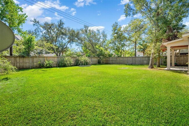 Building Photo - 2645 Lakeway Dr
