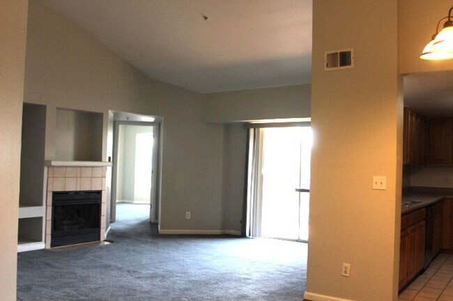 Building Photo - MOVE IN INCENTIVE - Two Weeks Free!!