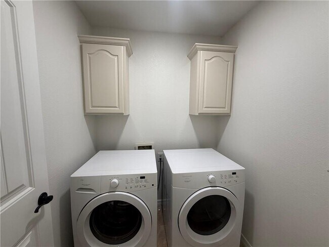 Building Photo - 3031 N Bentley Ridge