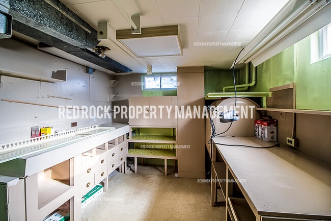 Building Photo - 416 N Bannen Rd