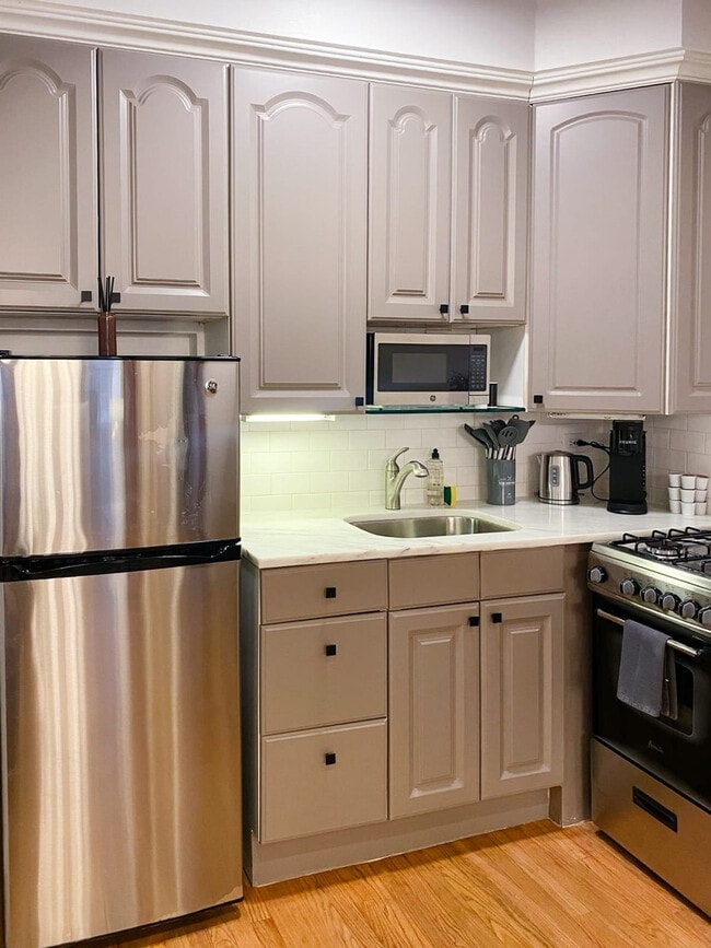 Building Photo - 68 E Cedar St