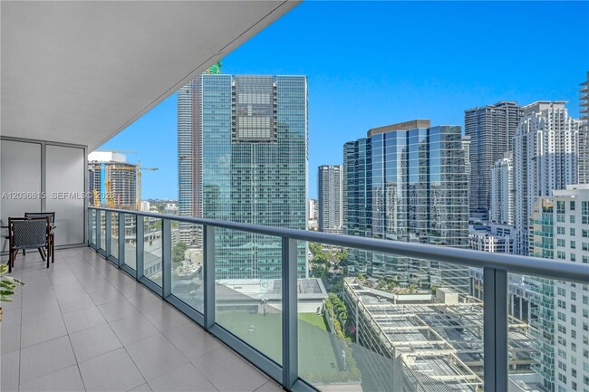 Building Photo - 1300 Brickell Bay Dr
