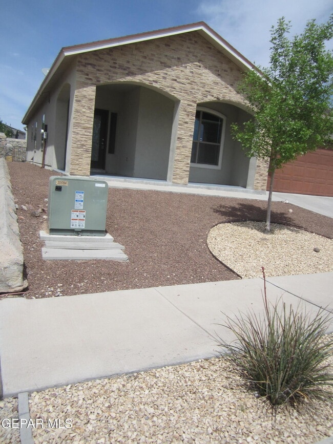 Building Photo - 323 Malta St