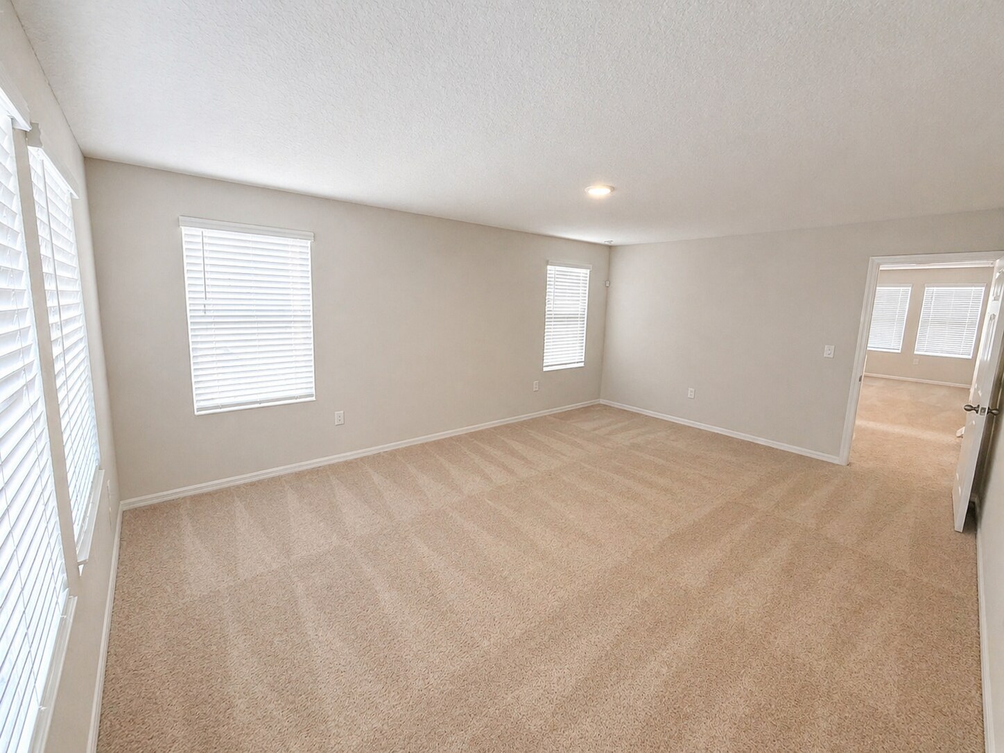 Building Photo - 1305 Current Pl