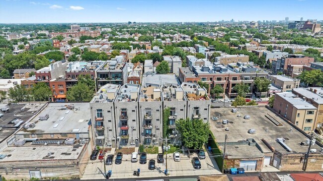Building Photo - 2629 W Chicago Ave
