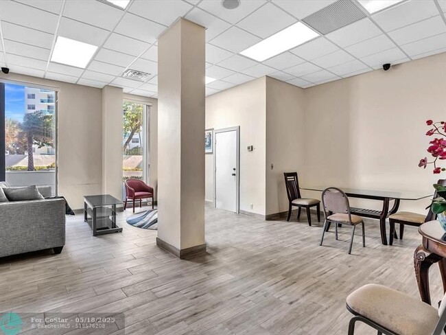 Building Photo - 3725 S Ocean Dr
