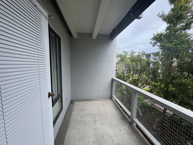 Building Photo - Studio Condo Available!