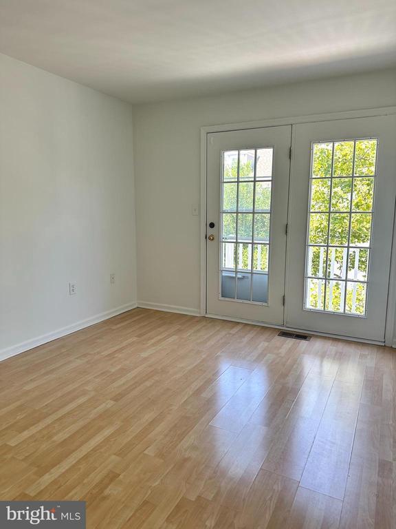 Building Photo - 10 Starboard Ct