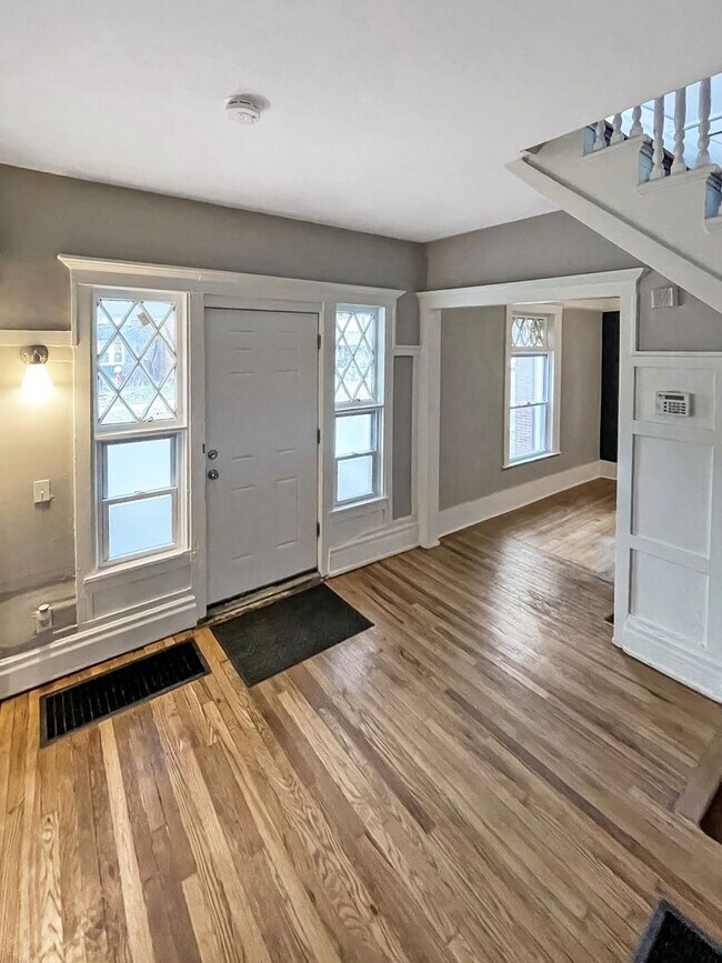 Building Photo - Fully Remodeled 4 Bed 2 Bath Home