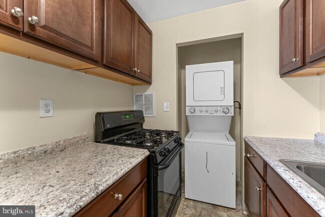 Building Photo - 5500 Karen Elaine Dr