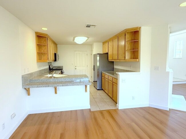 Building Photo - BEAUTIFUL BRIDGES END TOWNHSE, NEAR PARKS, GOLF COURSE, COYOTE CREEK ELEMENTARY !